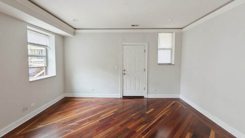 Building Photo - 2038 W Touhy Ave