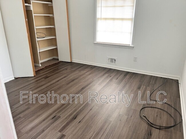 Building Photo - 2418 Sumac Dr