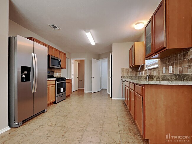 Building Photo - 33111 Cottonwood Bend