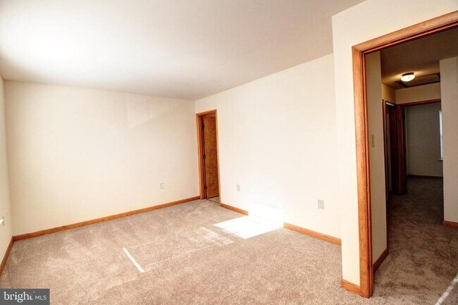 Building Photo - 427 Carrollton Dr