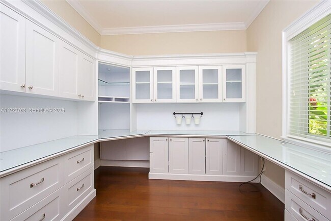 Building Photo - 1400 Alberca St