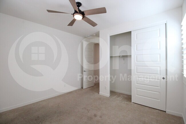 Building Photo - 10207 E Tillman Ave