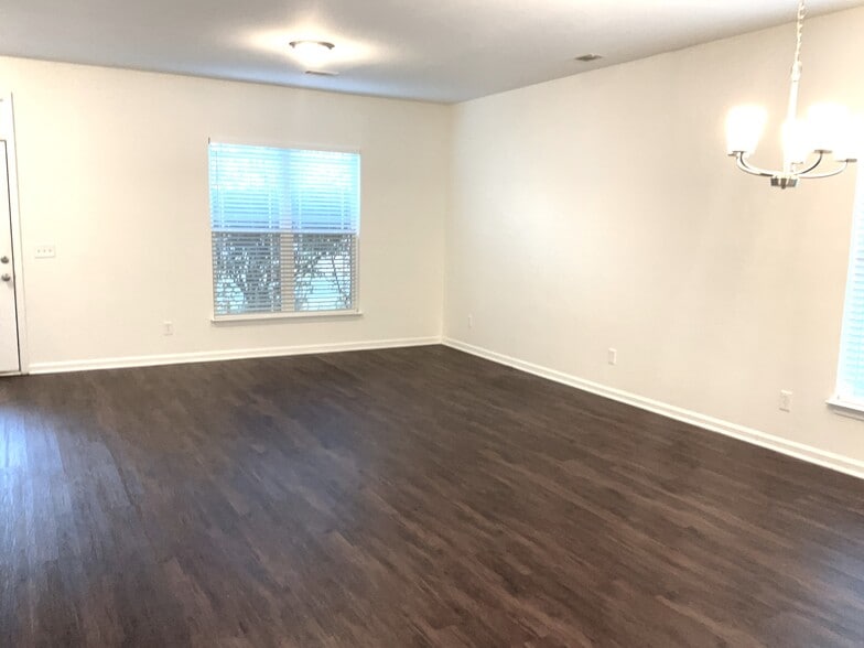 Building Photo - 51 Sago Palm Dr