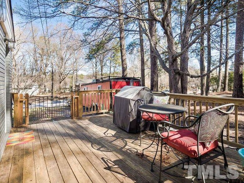 deck - 515 Mayfair St