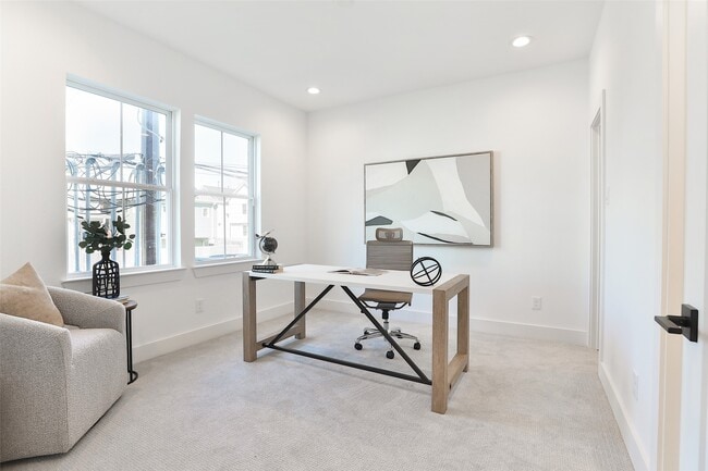 Building Photo - 1018A W 15th 1/2 St