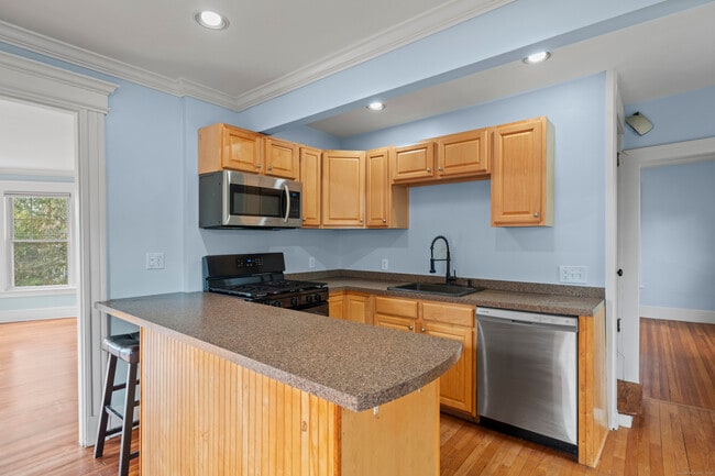 Building Photo - 809 Edgewood Ave