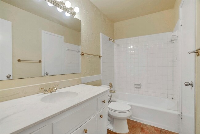 Building Photo - 3611 Las Colinas Dr