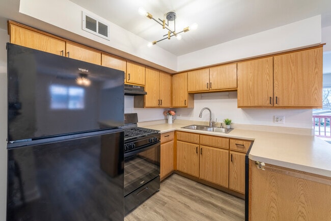 Building Photo - 518 Roberts Dr