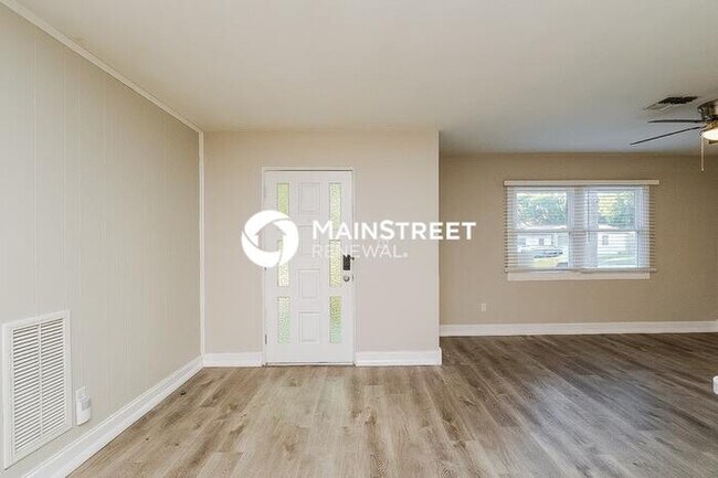 Building Photo - 3 Bedroom Pet-Friendly Home in clearwater, FL with Main Street Renewal