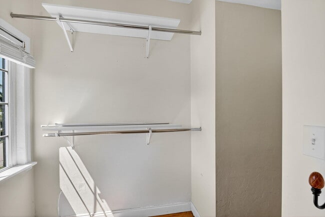 Building Photo - 322 Cornell Dr
