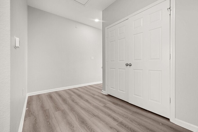 Building Photo - 8534 Woodlyn Rd