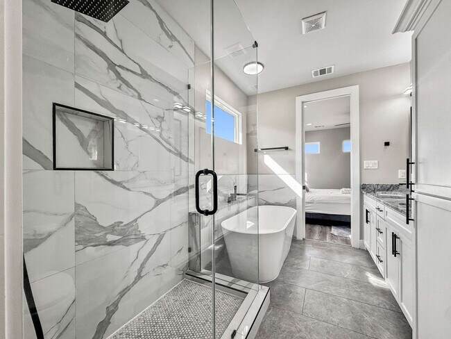 Building Photo - 2408 Pennsylvania Ave