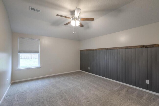 Building Photo - 8004 SE 6th St