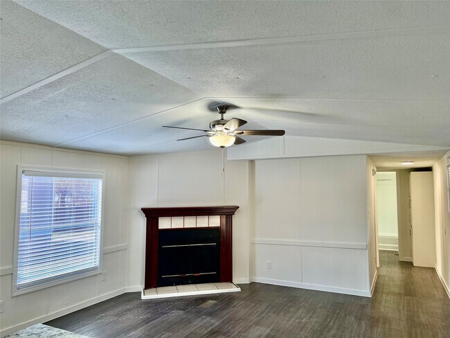 Building Photo - 20517 N Navasota St