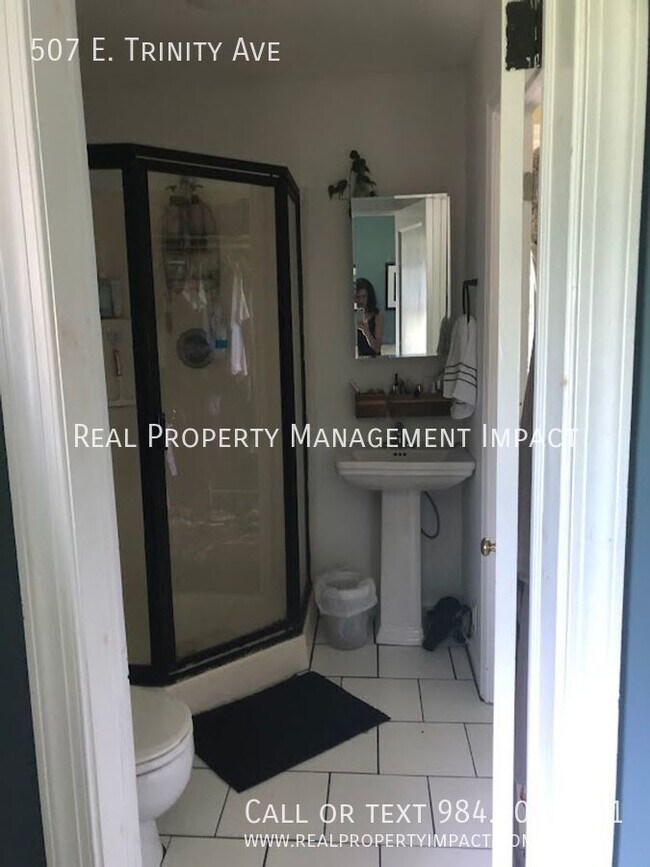Building Photo - MOVE IN SPECIAL:  $200 OFF RENT Renovated,...