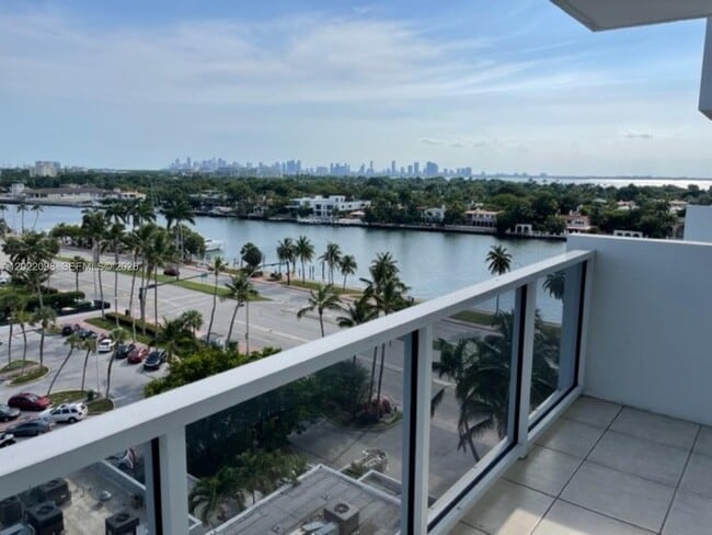 Building Photo - 5313 Collins Ave