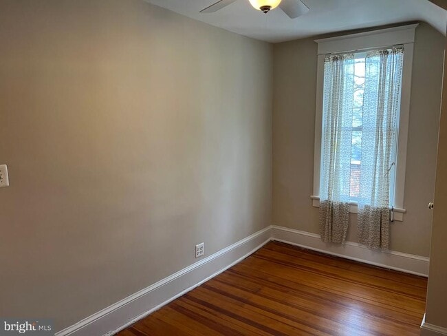 Building Photo - 2237 N Wakefield St