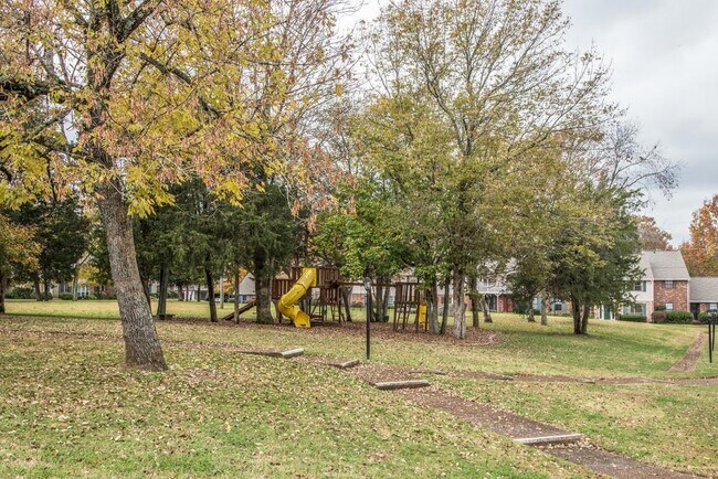 Building Photo - Coming soon! Nice remodel of townhouse Condo in Harbour Town. Gated complex!