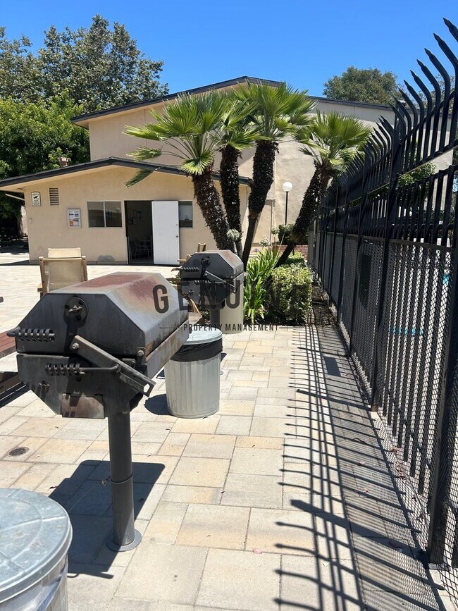 Building Photo - 12200 Montecito Rd