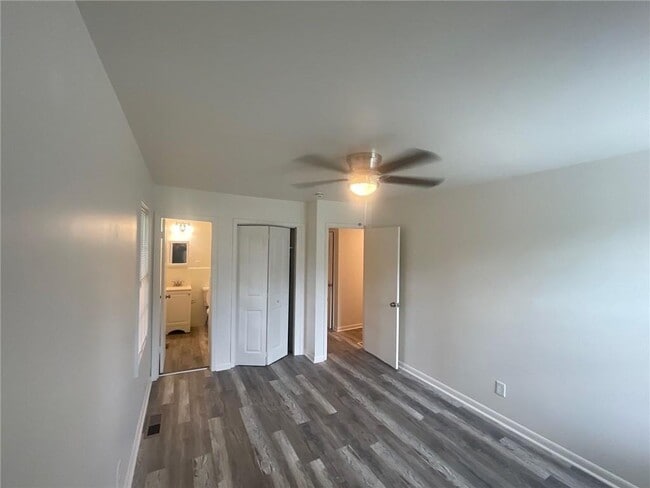 Building Photo - 246 Pinetree Cir