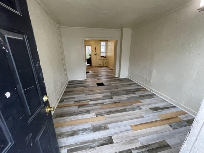 Building Photo - 229 Franklin Way