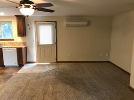 Building Photo - 4300 Crown Ave #4