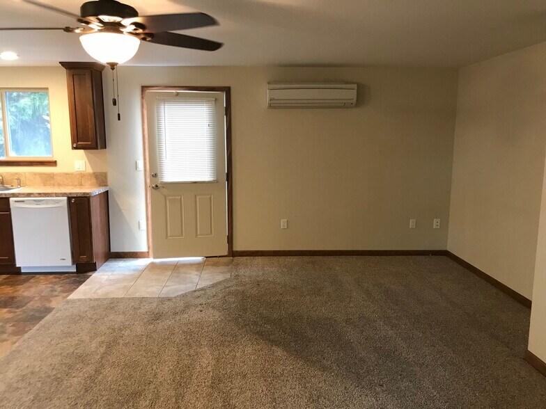 Primary Photo - 4300 Crown Ave #4