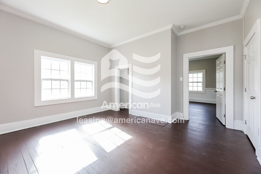 Building Photo - 128 Riley St