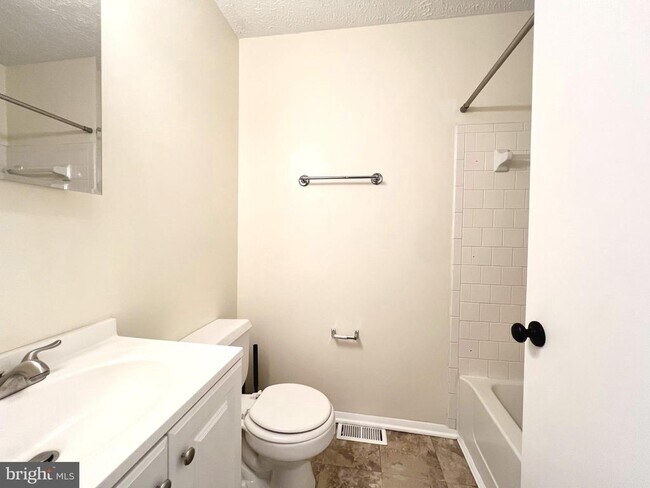 Building Photo - 3397 Littleton Way