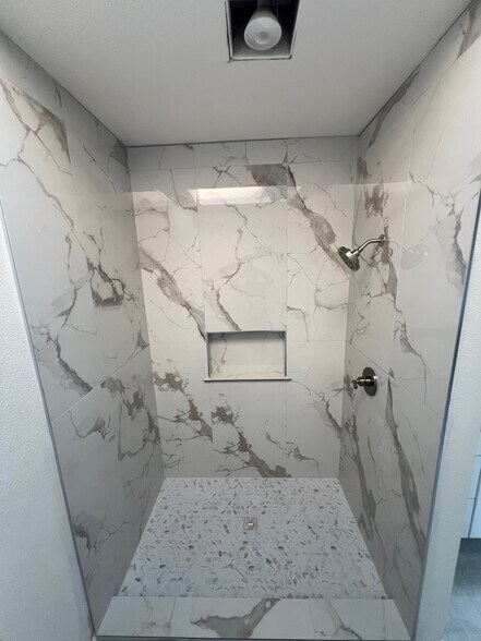Building Photo - 6818 Caminito del Greco