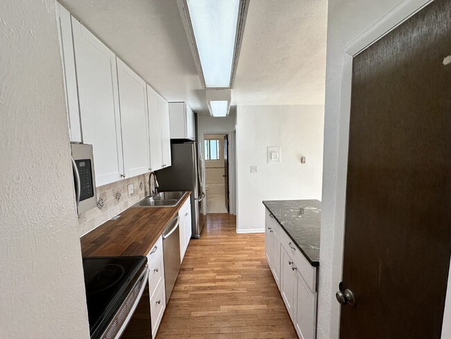 Building Photo - "Charming 3-Bedroom Condo with Hardwood Floors & 2 Full Baths in Golden, CO!"