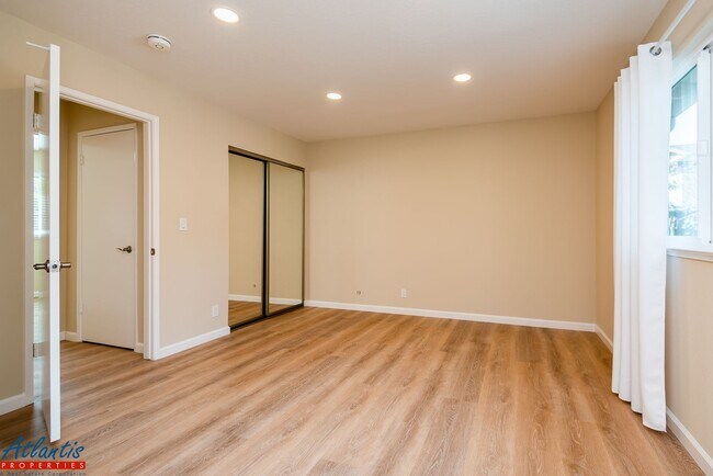 Building Photo - 6263 Malory Dr