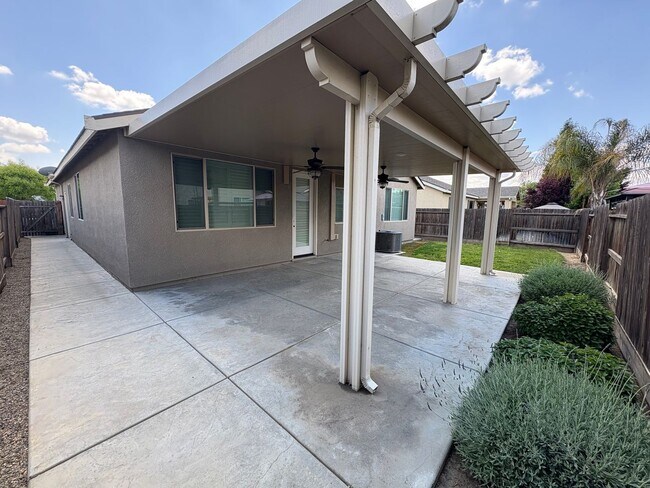 Building Photo - SE Visalia home coming soon!