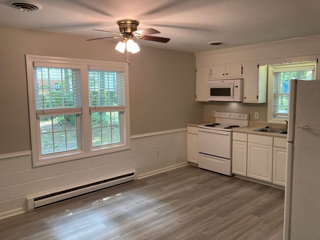 Building Photo - 10101 Bayham Dr
