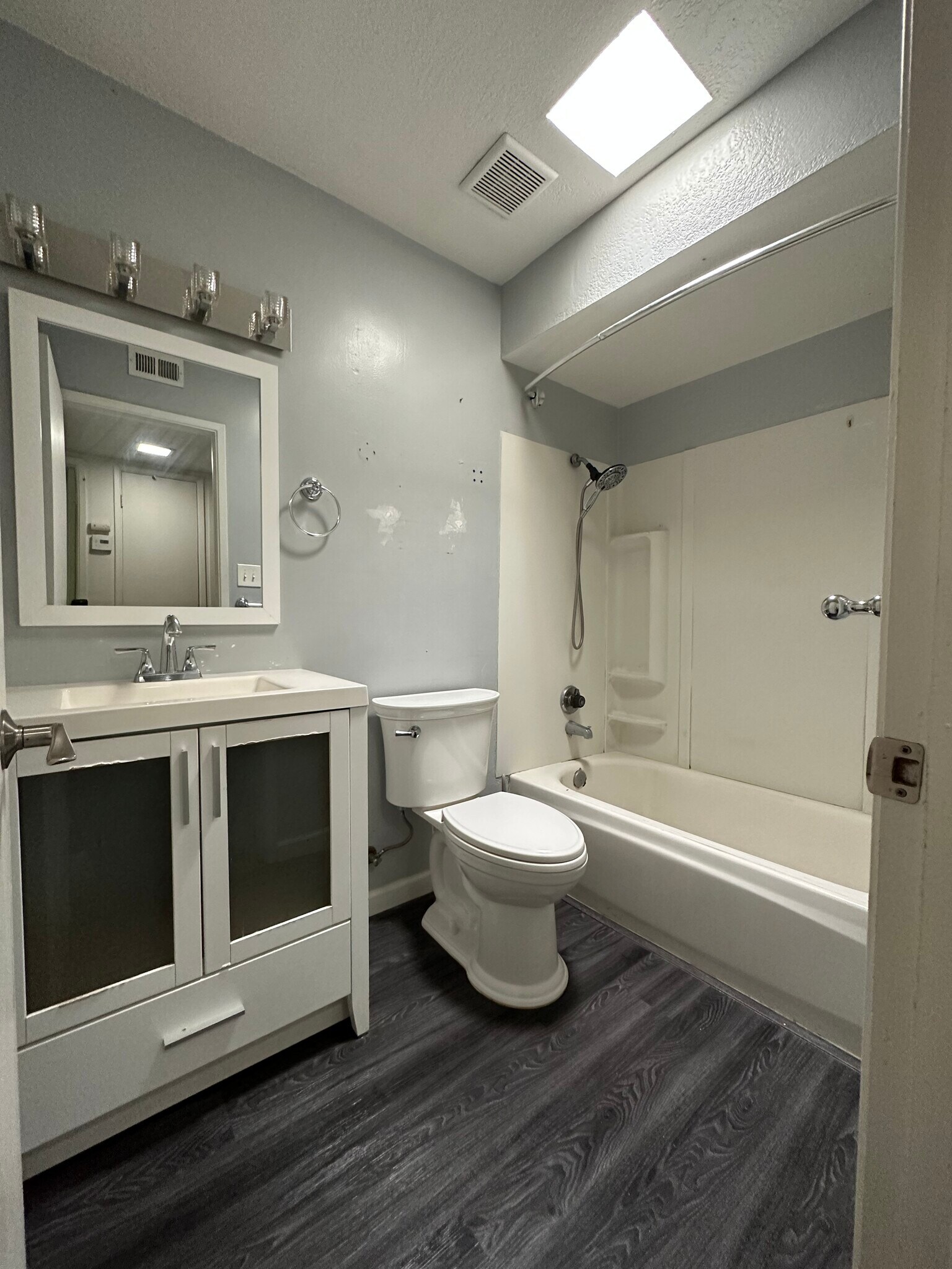 Building Photo - 9121 Nasreen Dr