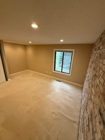 Building Photo - 1181 Weston Ln N