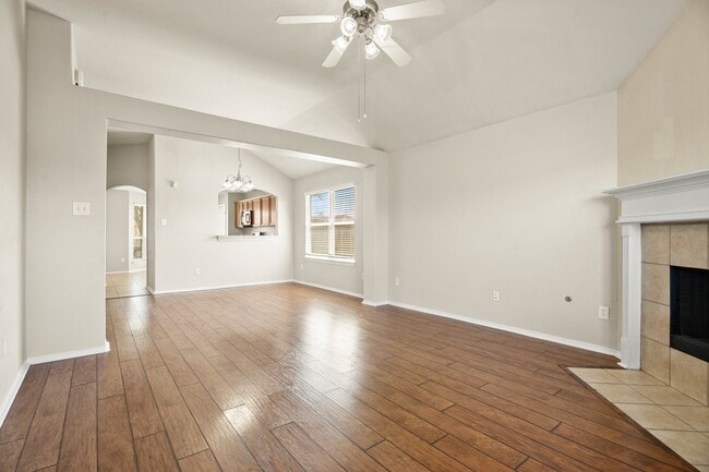 Building Photo - 23 N Golden Oak Dr