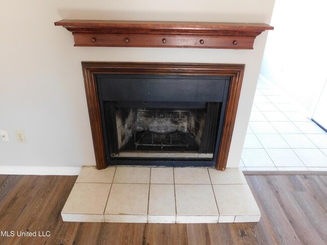 Building Photo - 5820 Briarwood Dr