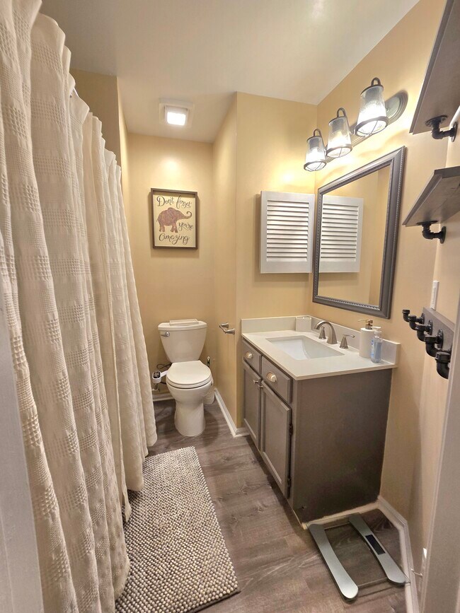 Building Photo - 9 Balsam Ct