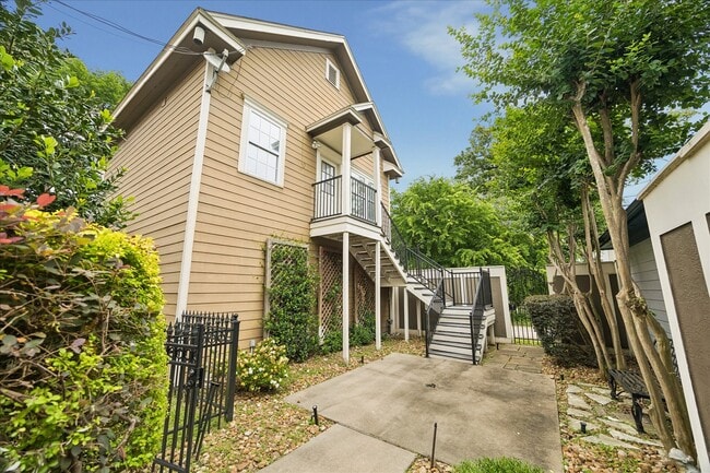 Building Photo - 1536 Rutland St