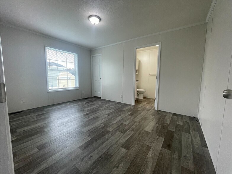 Building Photo - 38171 Ducharme Dr
