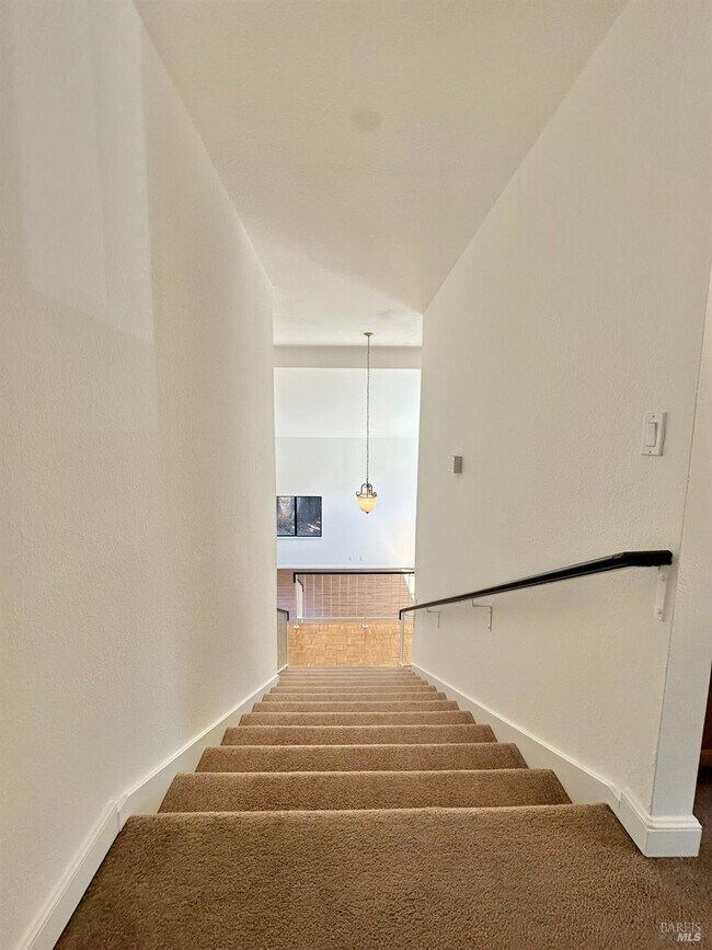 Building Photo - 768 Rose Dr
