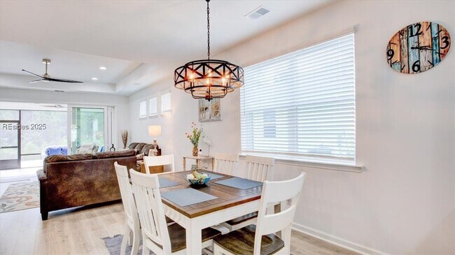 Building Photo - 125 Parrot Ave