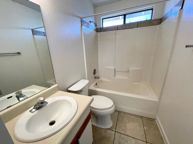 Building Photo - Nice 2 Bedroom Home with Large Yard and Ca...