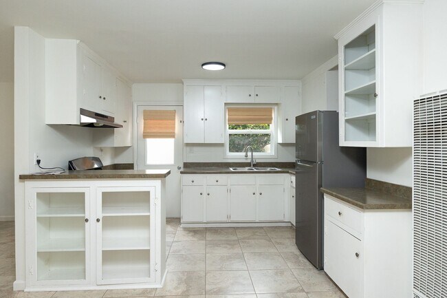 Building Photo - 3 Bedroom + 2 Bathroom Duplex | Silverstrand | Oxnard | Unfurnished