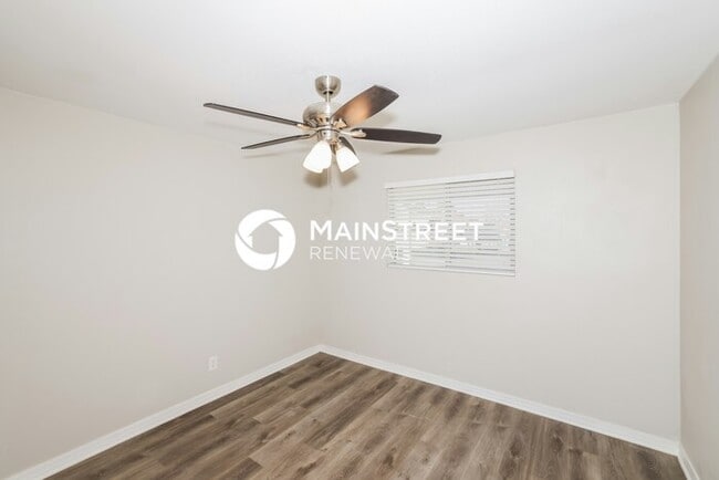 Building Photo - 4 Bedroom Pet-Friendly Home in Phoenix, AZ...