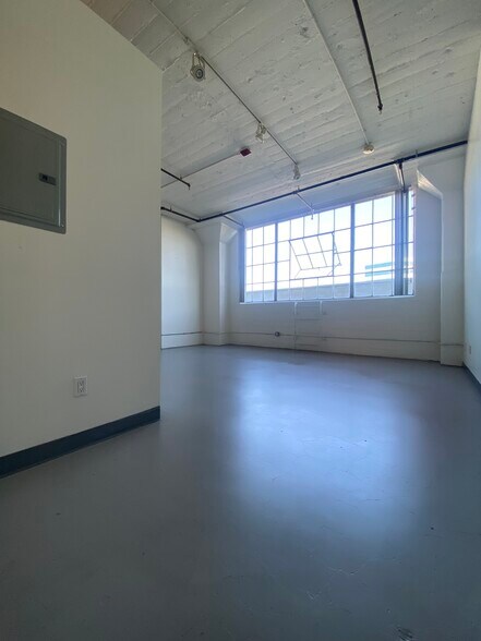 Building Photo - 420 S San Pedro St