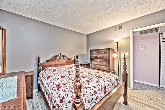 Building Photo - 5243 Orinda Ave