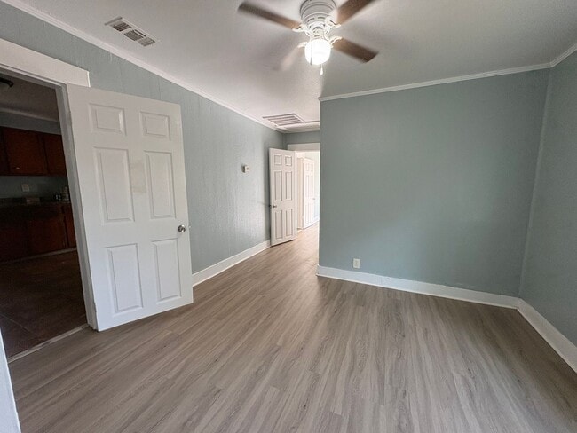 Building Photo - Nice house on large lot with low traffic