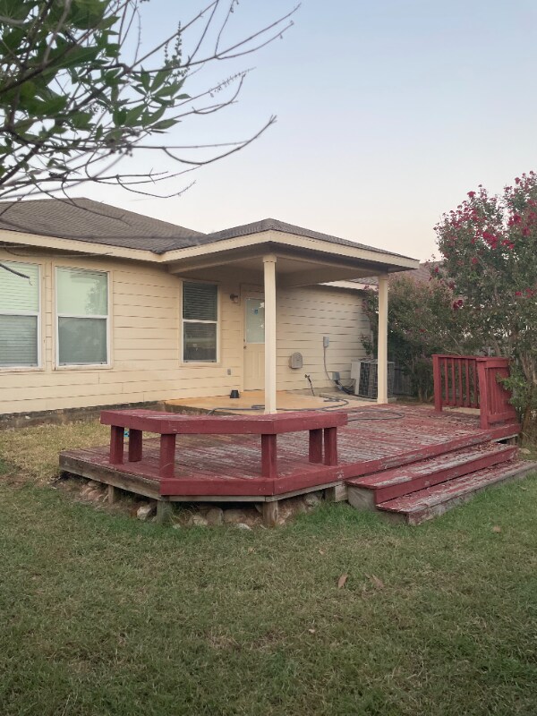 Building Photo - 113 Bronco Bend